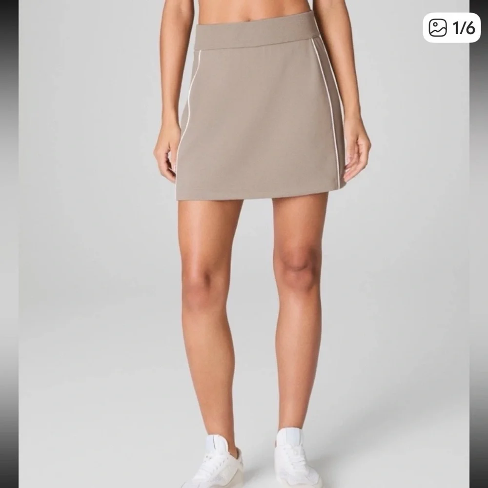 SPANX Taupe Athletic Skort with White Contrast Piping M - Picture 1 of 4